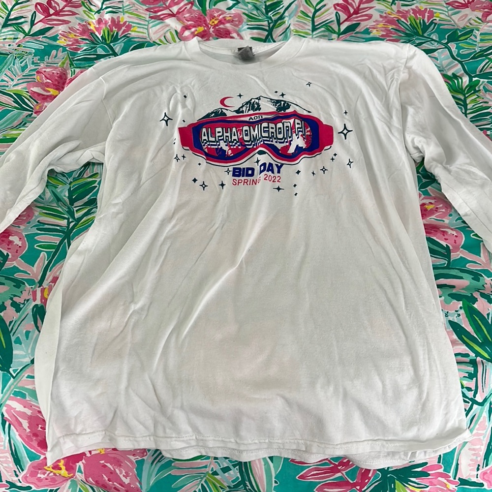 Long sleeve size large AOII aspen ski theme bid day shirt